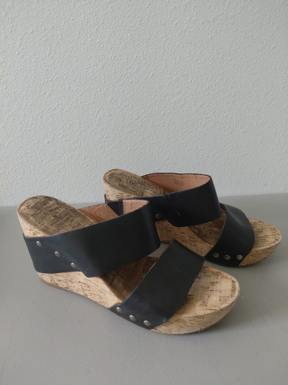 Lucky Brand Magnolia Strap Black Leather Studded Platform Cork Wedge Sandals 7.5